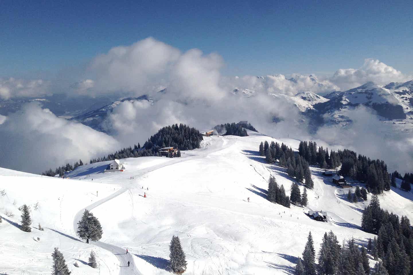 Die KitzSkiWelt-Tour schlängelt sich auf über 80 Kilometern durch die Berge