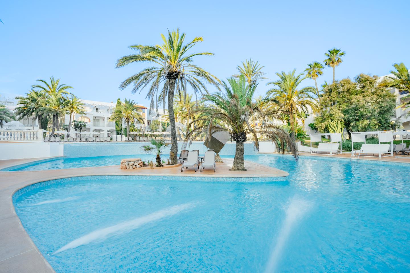 Pool Calimera Fido Gardens