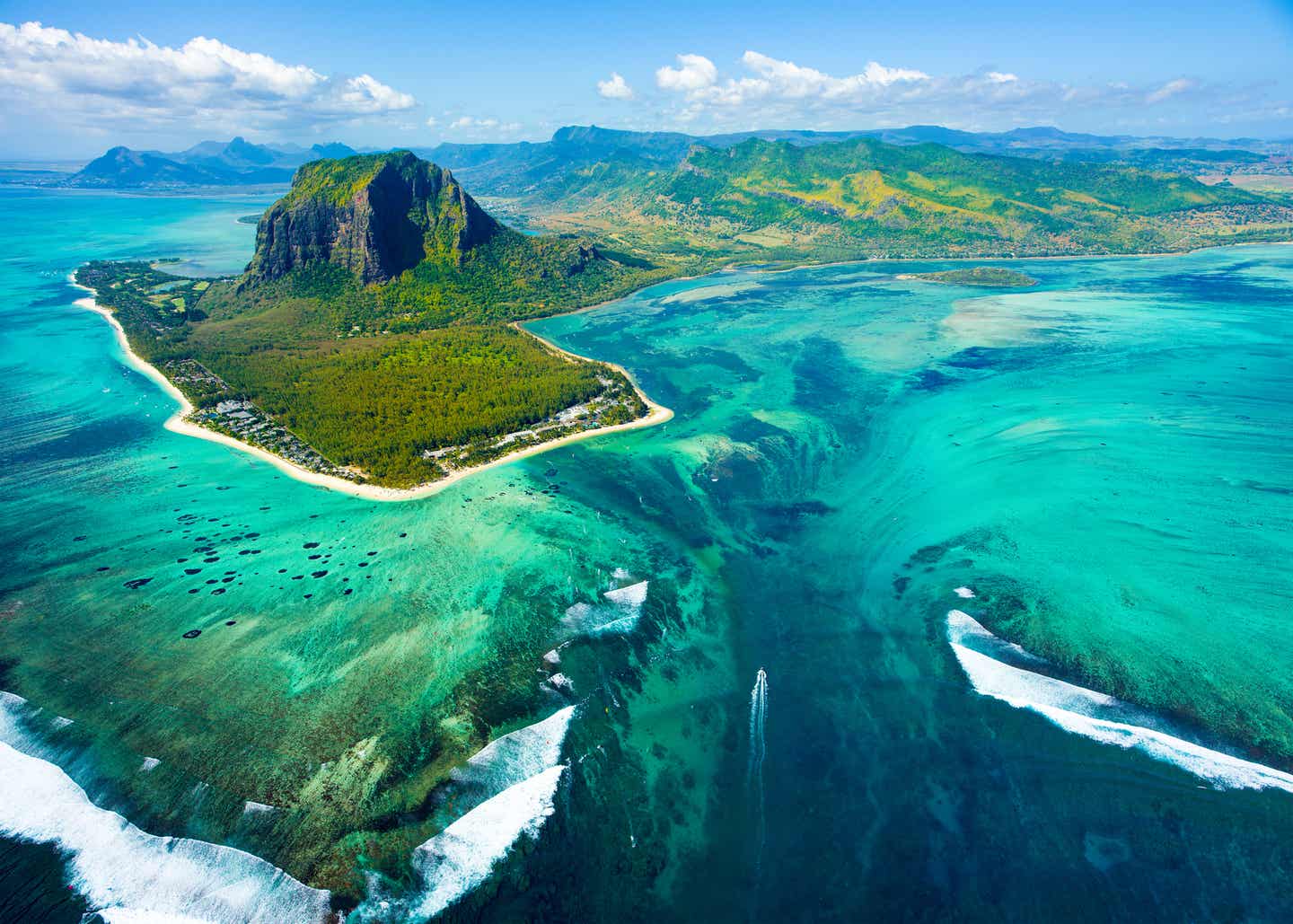 Mauritius: Wasser, Berge und Küsten