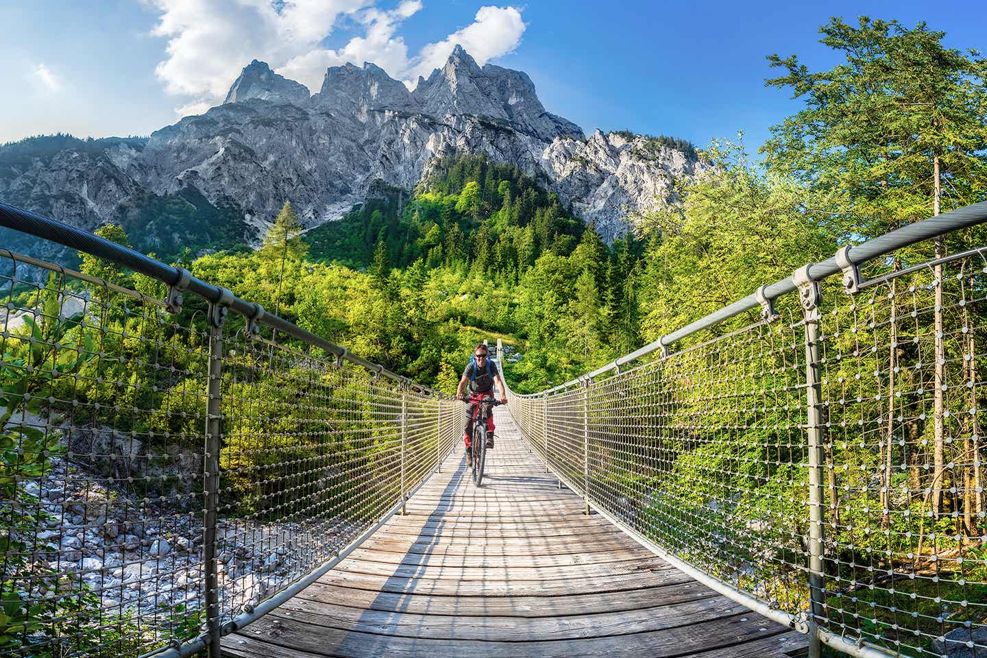 Radtour über die Hängebrücke in Berchtesgarden in Deutschland