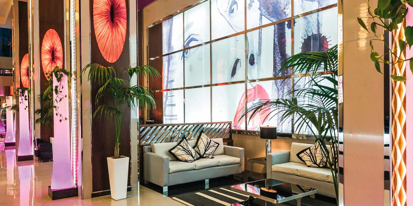 Schönste Hotels New York: stilvolles Ambiente im RIU Plaza New York Times Square Blick in die Lobby des RIU Plaza New York Times Square