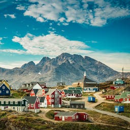 groenland-dorf-berge-g-841615656.jpg
