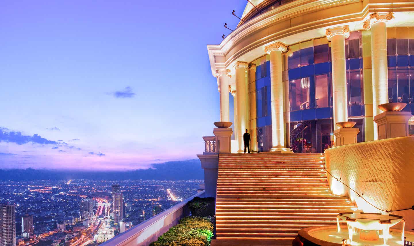 Lebua Sky Bar neben der goldenen Kuppel