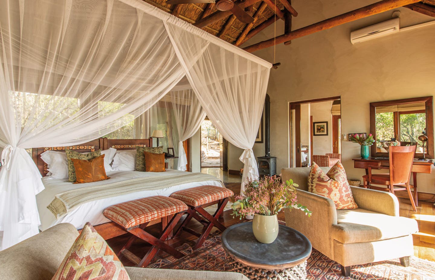Wohnbeispiel Msenge Bush Lodge Chalet