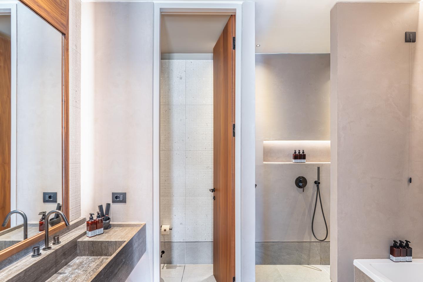 Core Residence Privat Pool Bad