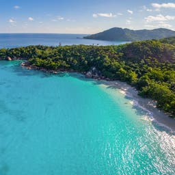 seychellen-praslin-anse-lazio-schoener-tropischer-strand-g-681861404.jpg