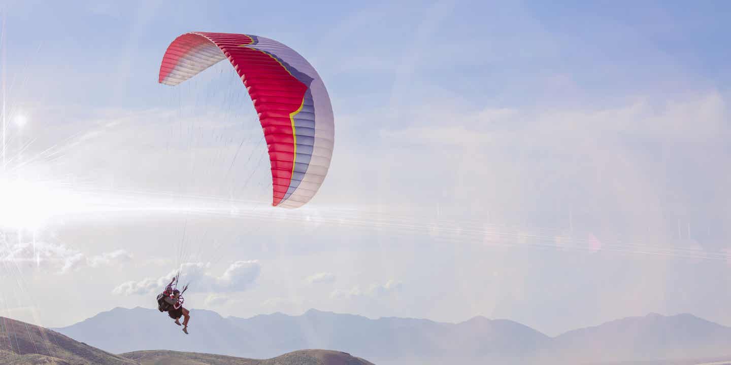 Nachhaltige Erlebnisse in der Luft: Paraglider im Himmel