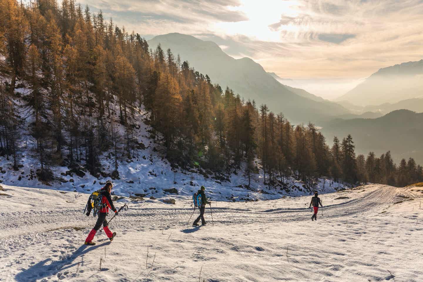 Winterwanderung bei Sonnenuntergang