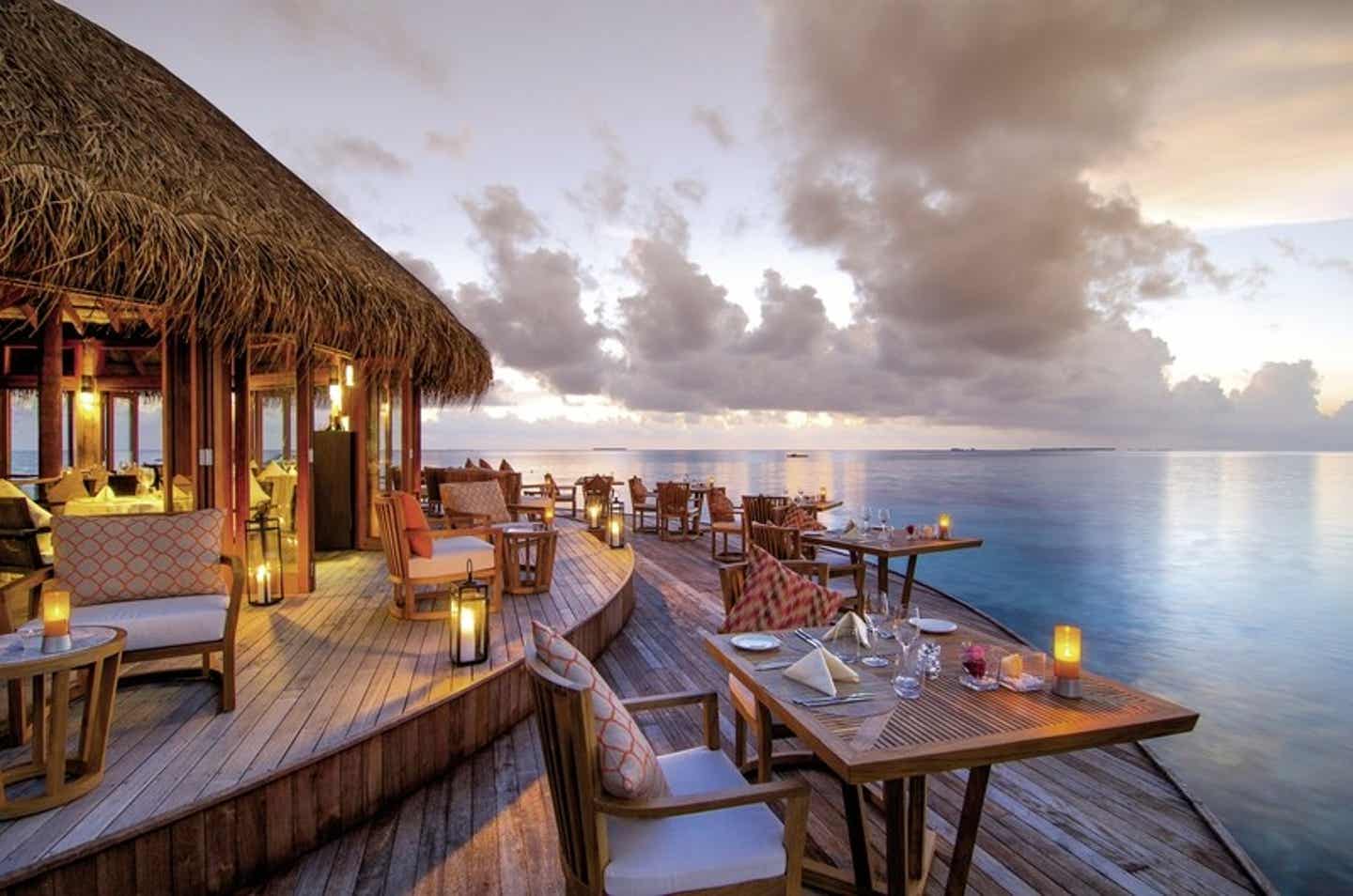Romantische Abende zu Zweit - Restaurant im Mirihi Island Resort