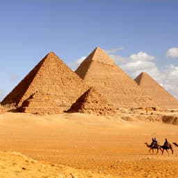 aegypten-pyramiden-kamele-wueste-g-96318973.jpg