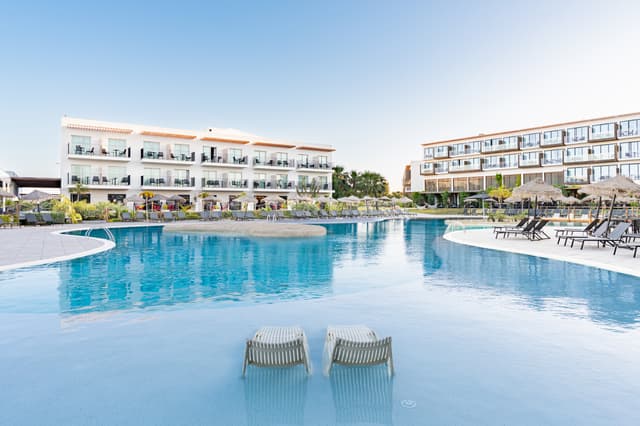 Hotelanlage Pool