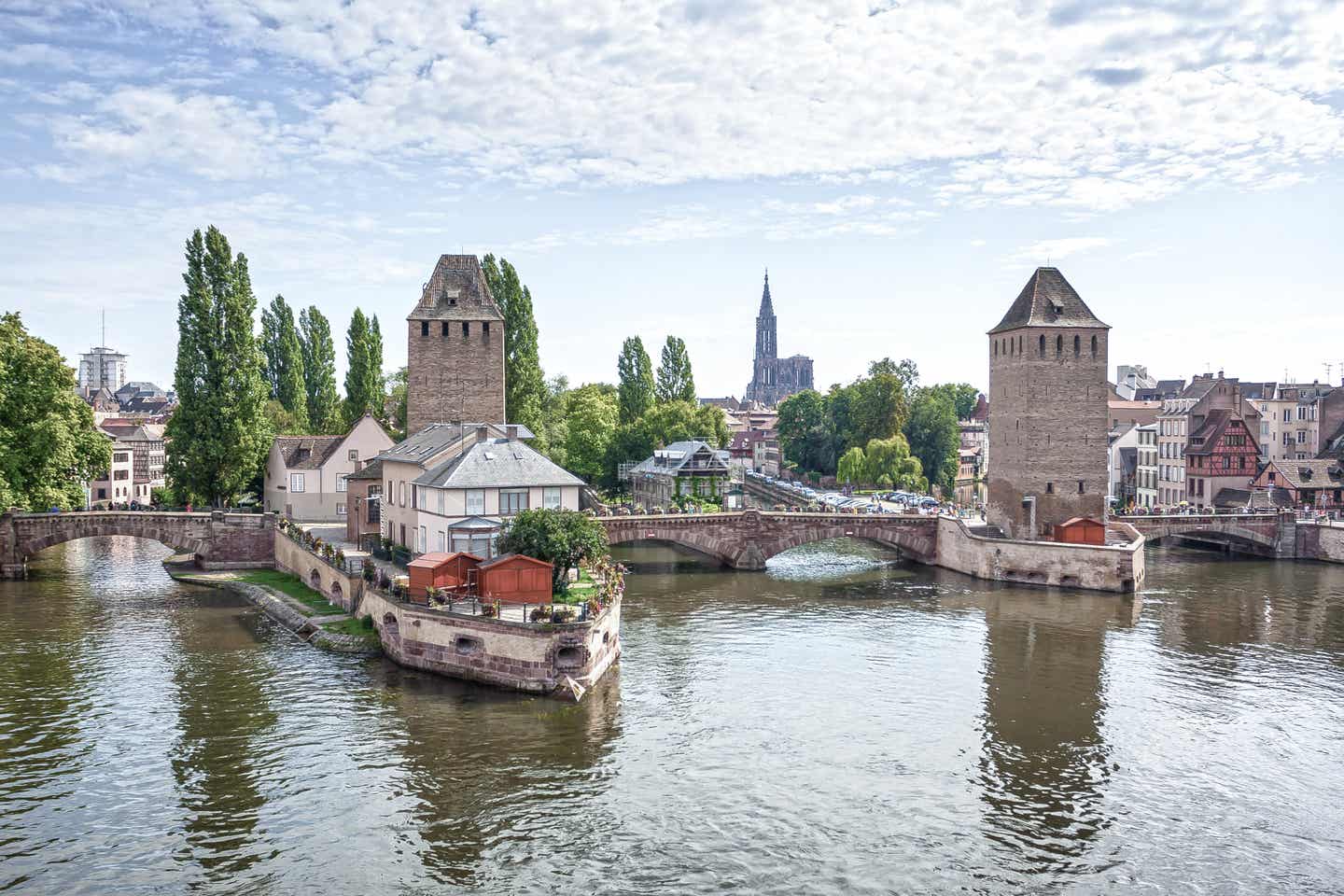 Straßburg Sehenswürdigkeiten: Überdachte Brücke in Petite France, Straßburg