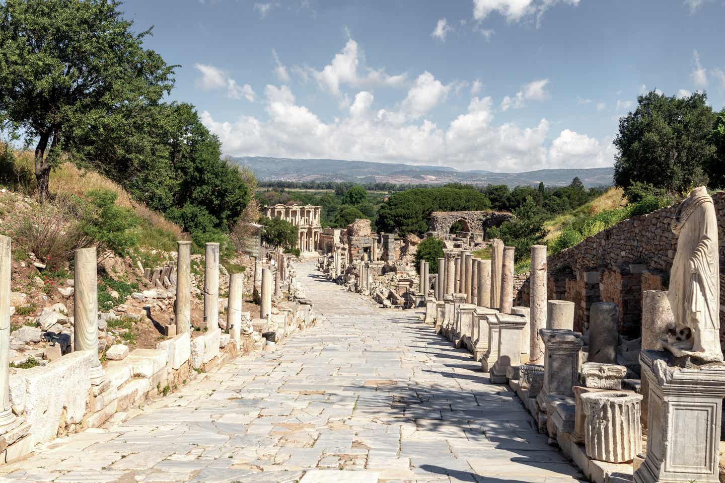 Kusadasi Urlaub mit DERTOUR. Kurentenstraße in Kusadasi