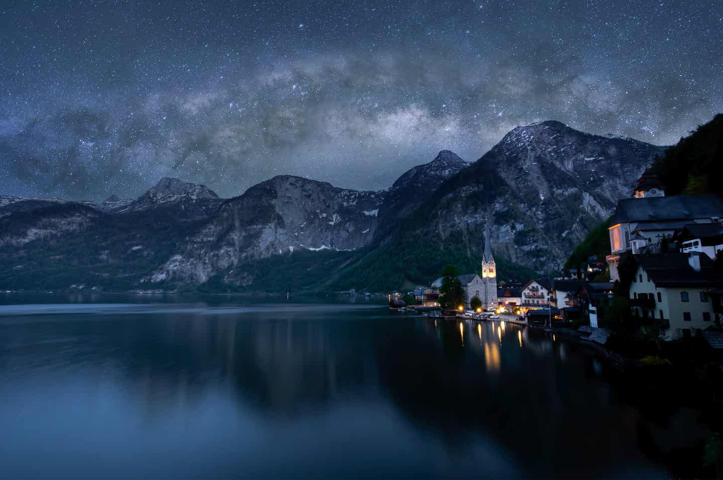 Attersee im Salzkammergut bei Nacht 