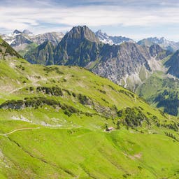 wanderurlaub-deutschland-alpen-headerbild-g-502036421.jpg