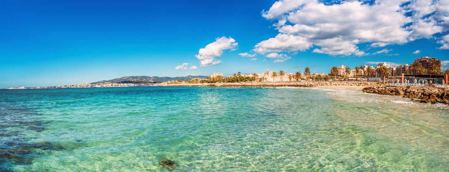 Urlaub in El Arenal – Blick über den Strand nach Palma de Mallorca