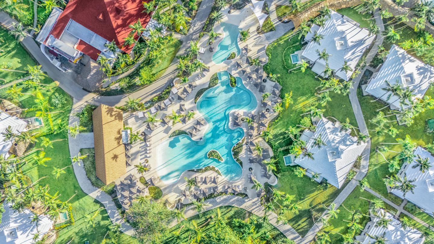 Dronenaufnahme der Hotelanlage