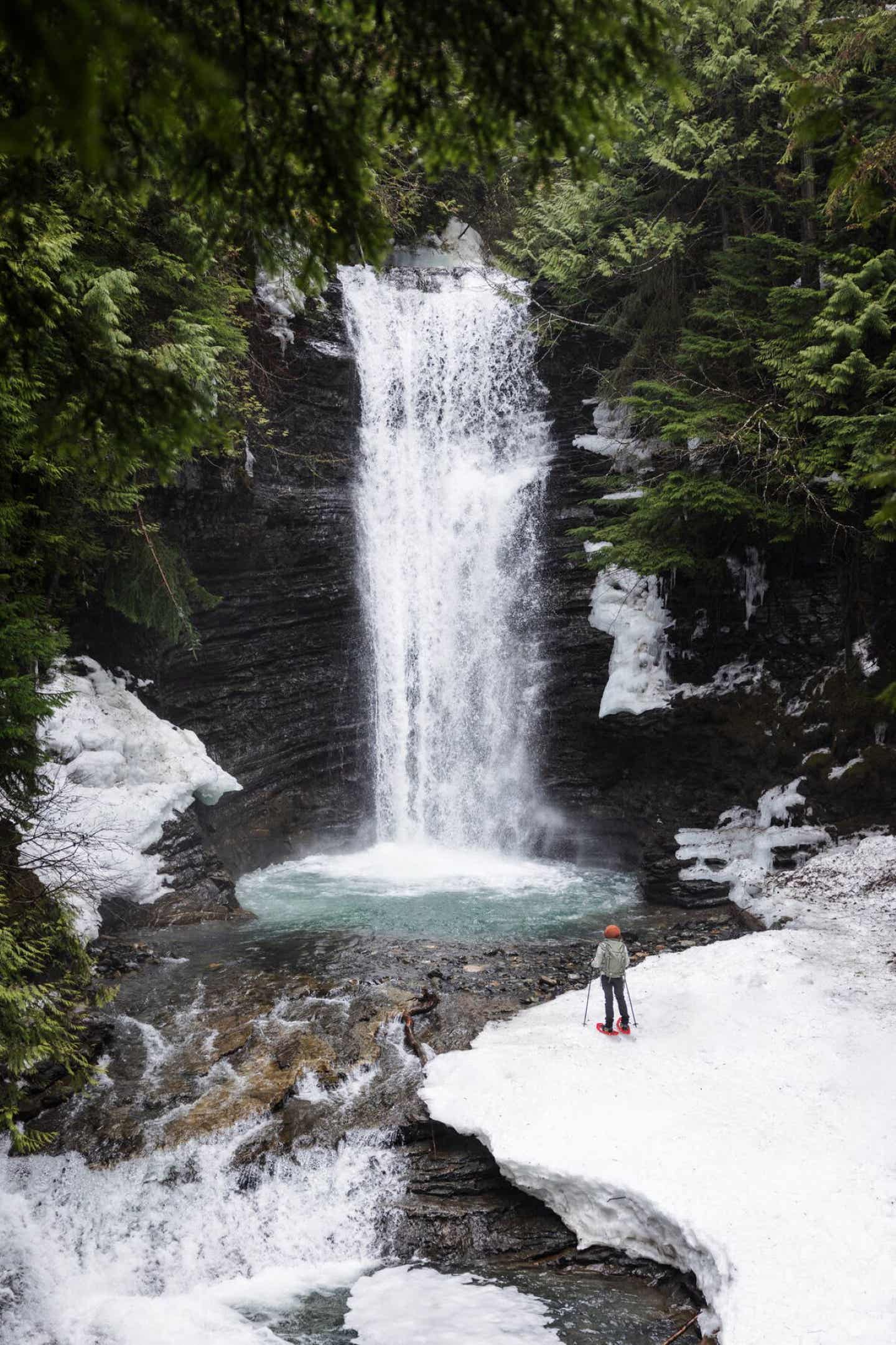 Wasserfall und Eislandschaft in British Columbia 