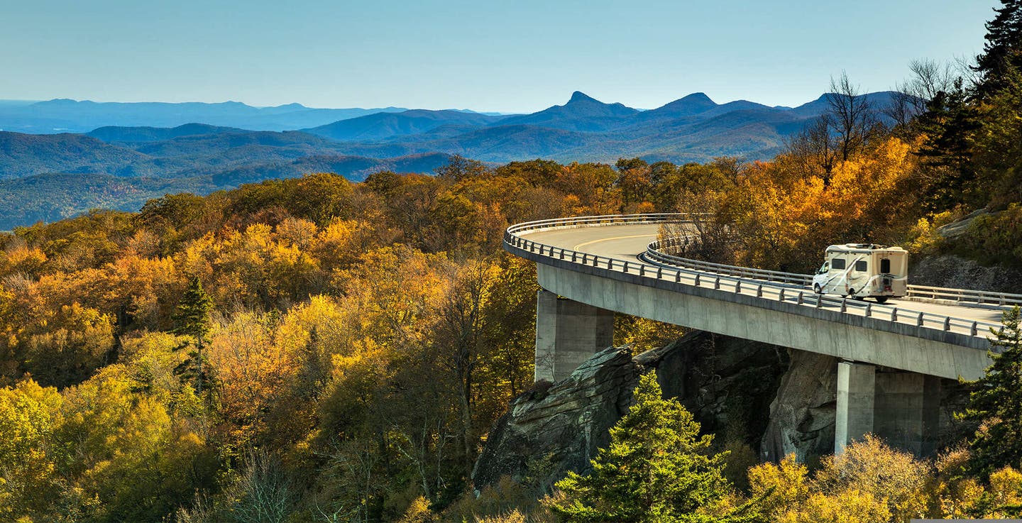 Panorama Blick auf den Blue Ridge Parkway im Herbst