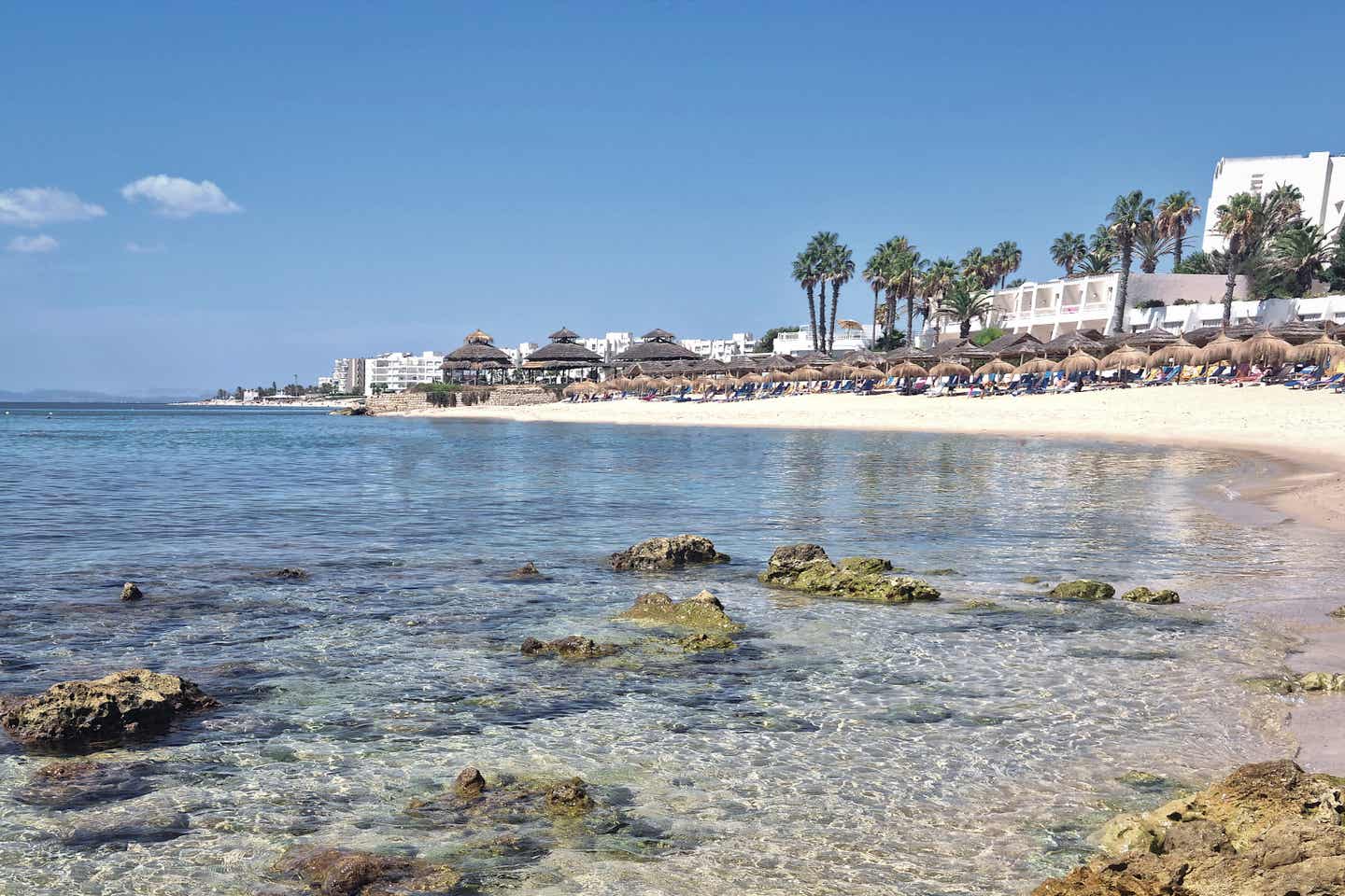 Die beste Reisezeit in Tunesien am Strand in Hammamet verbringen