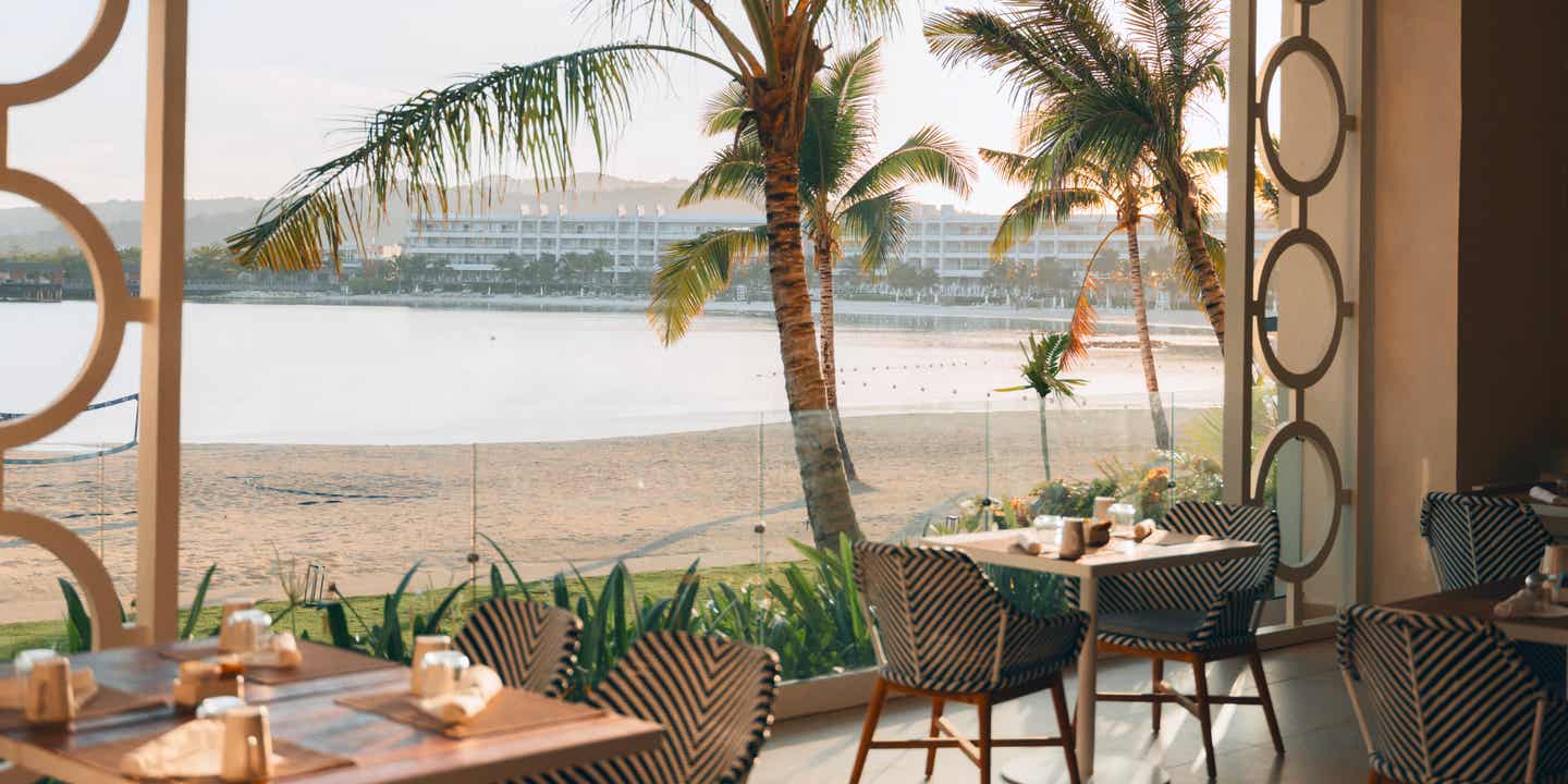 Blick aus dem Princess Senses The Mangrove Hotel auf den Strand