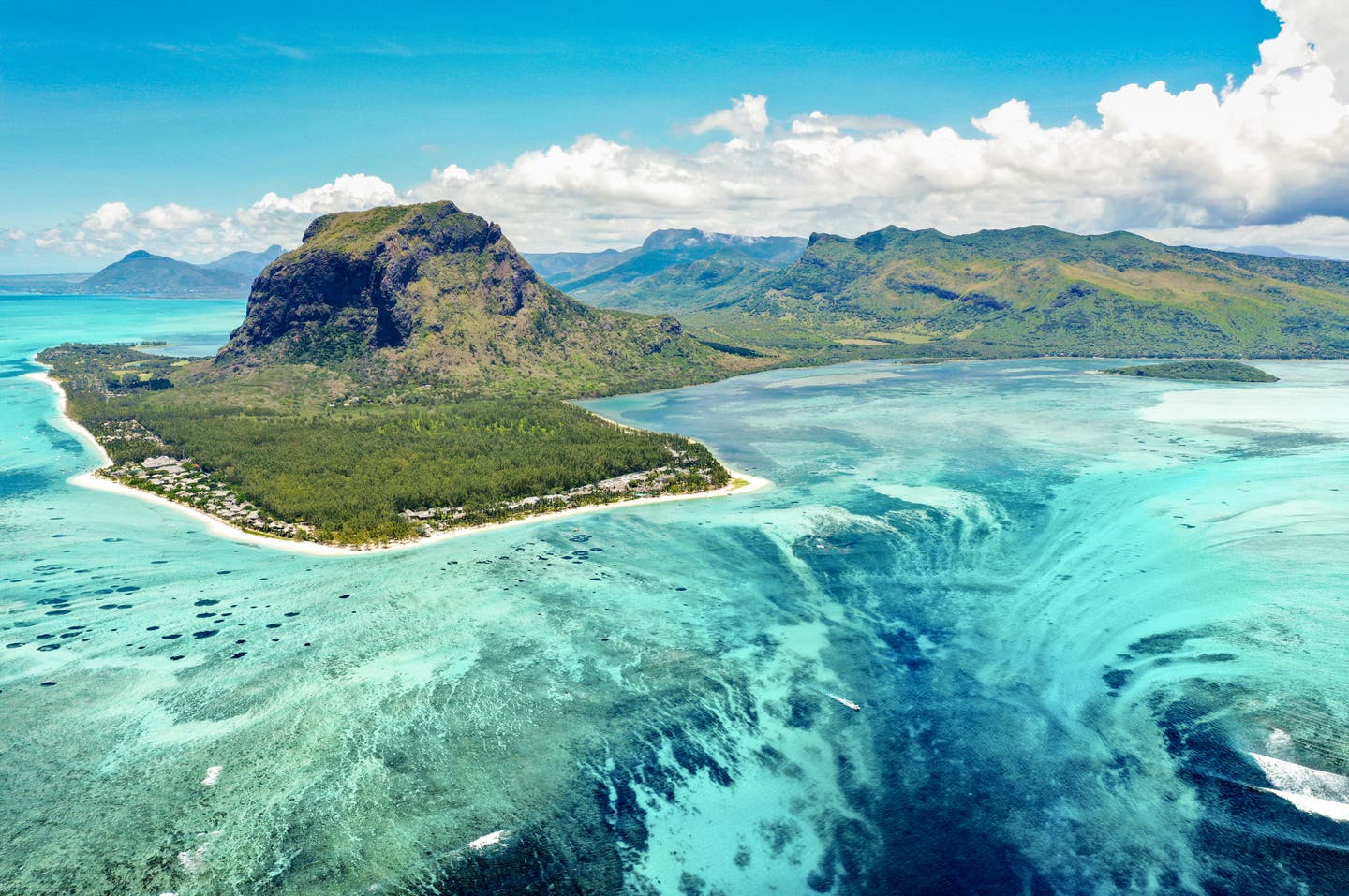 Einzigartig und atemberaubend schön: der Unterwasser-Wasserfall