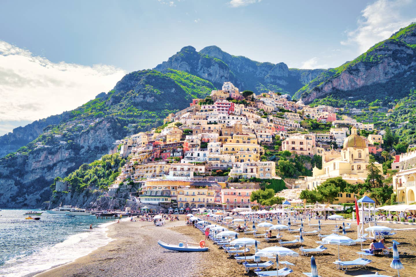Last-Minute-Urlaub am Strand der Amalfiküste Italiens.