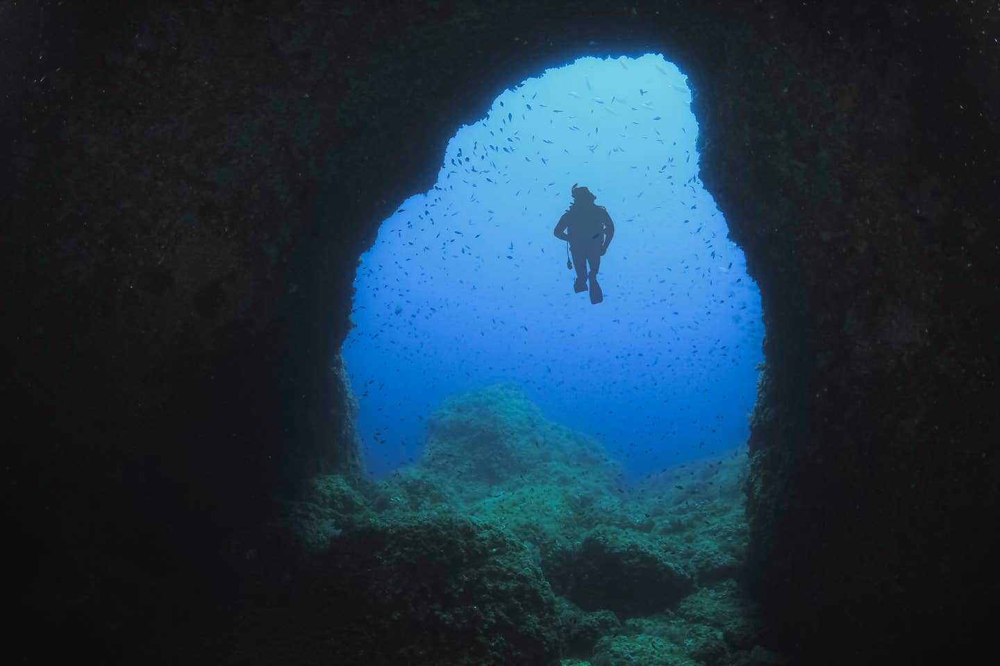 Taucher in einer Unterwasserhöhle auf Mallorca