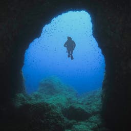 mallorca-tauchen-unterwasserhoehle-g-896470030.jpg