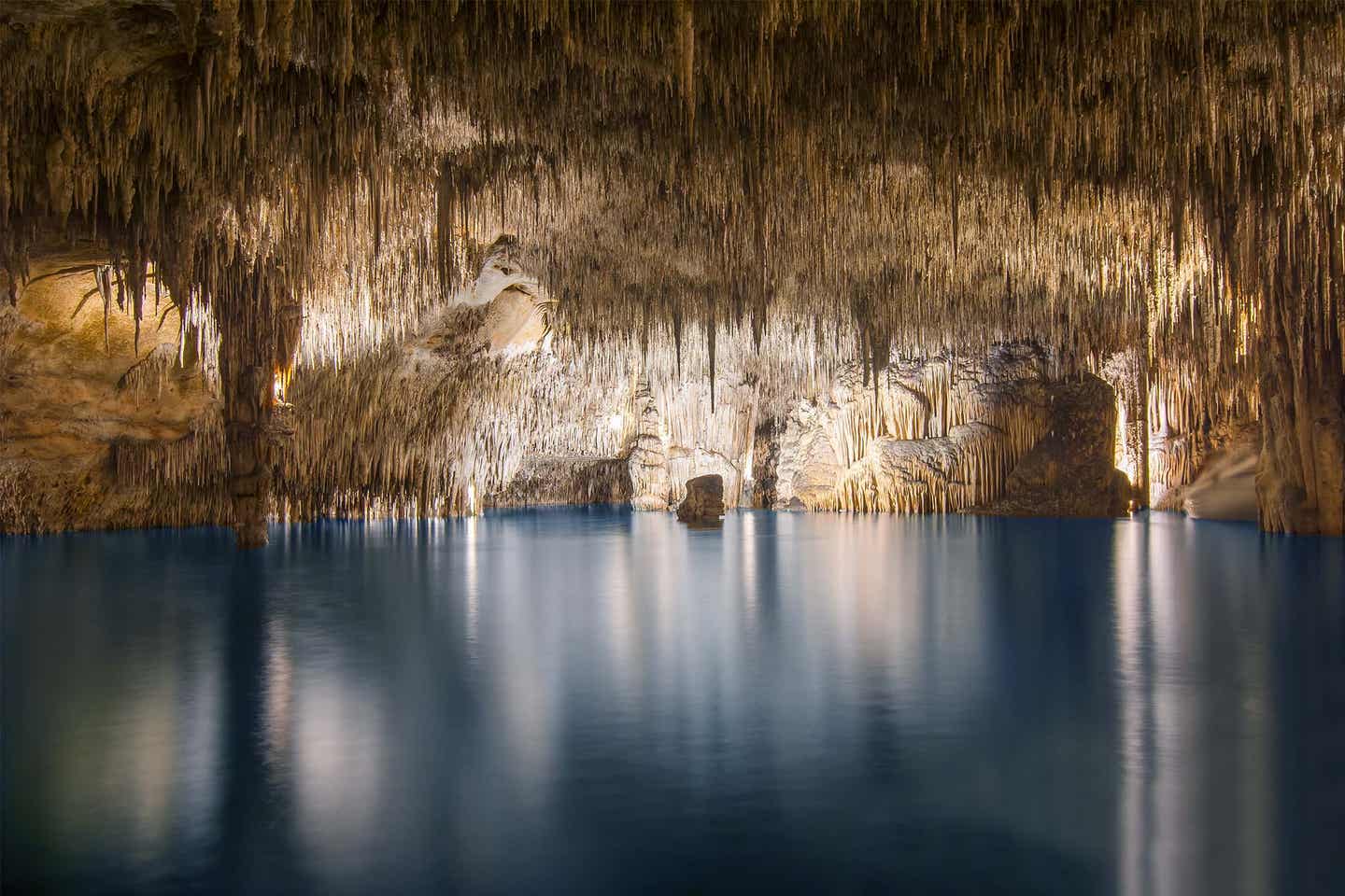 See in der Drachenhöhle Mallorcas