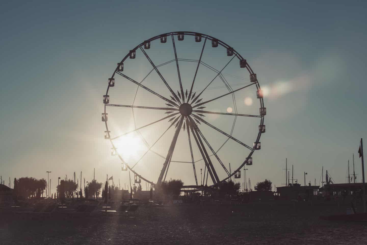 Rimini Urlaub mit DERTOUR. Riesenrad am Strand von Rimini