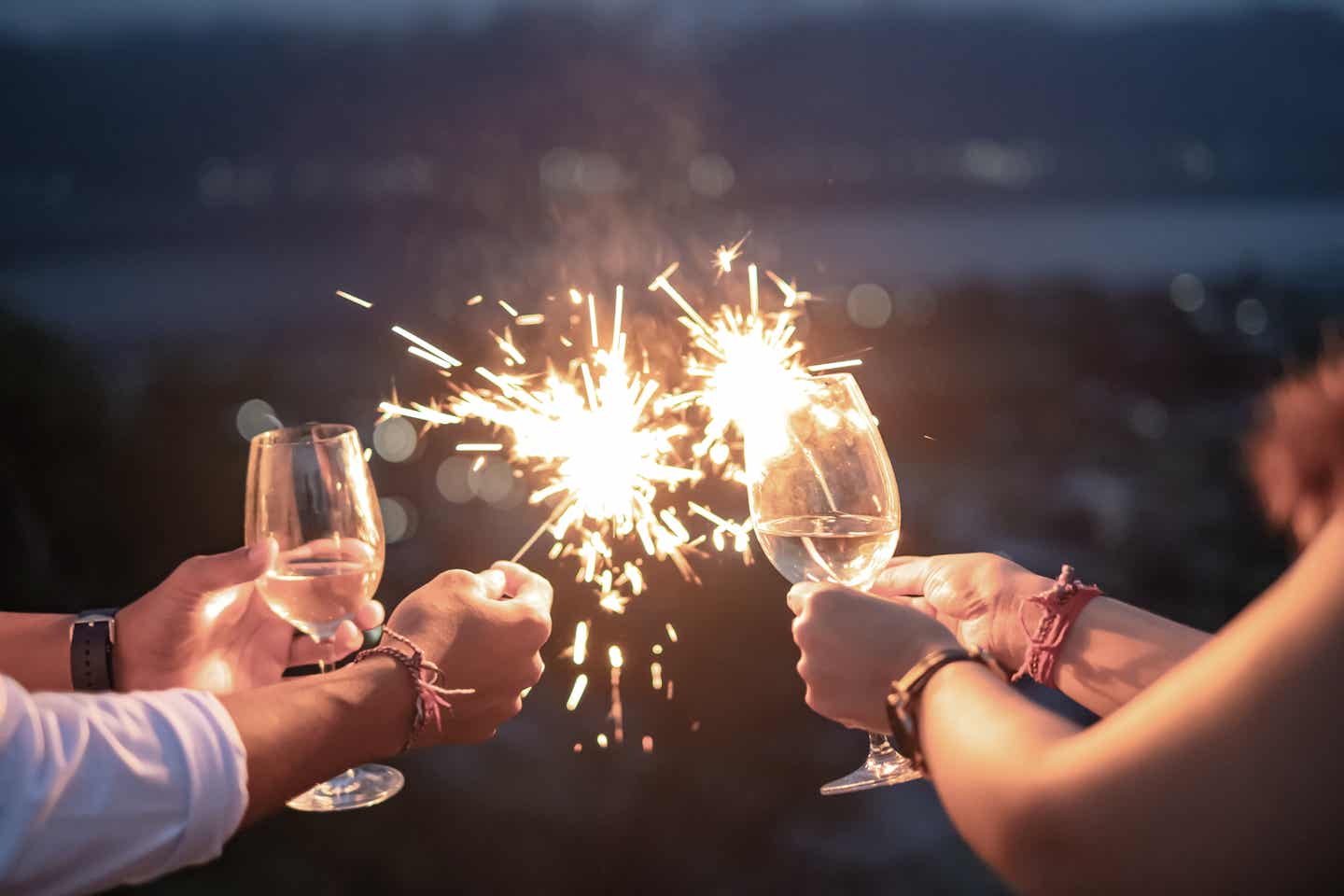 Reiseziele zu Silvester: Feiern im Urlaub mit Sekt und Wunderkerze