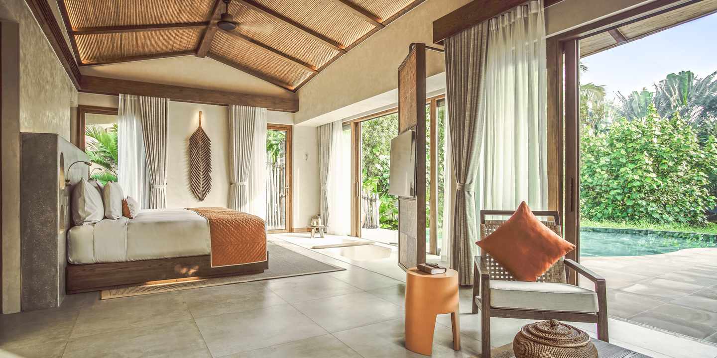 Potenzielles Zimmer mit offener Terrasse und Bett im Namia River Retreat