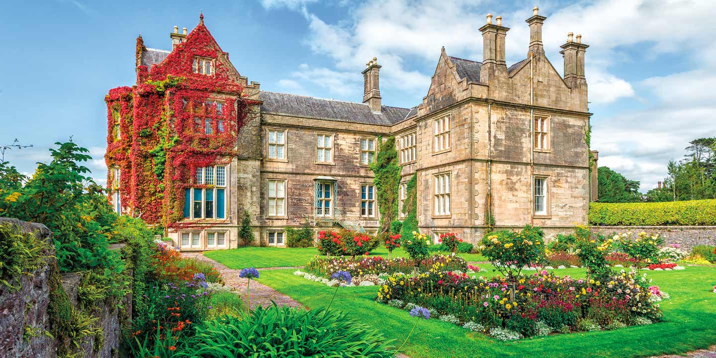 Luxusanwesen auf Irland Gepflegte Herrenhäuser waren auf der Rundreise durch Irland