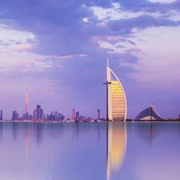 orient-hotel-dubai-skyline-daemmerung-t-470434611.jpg