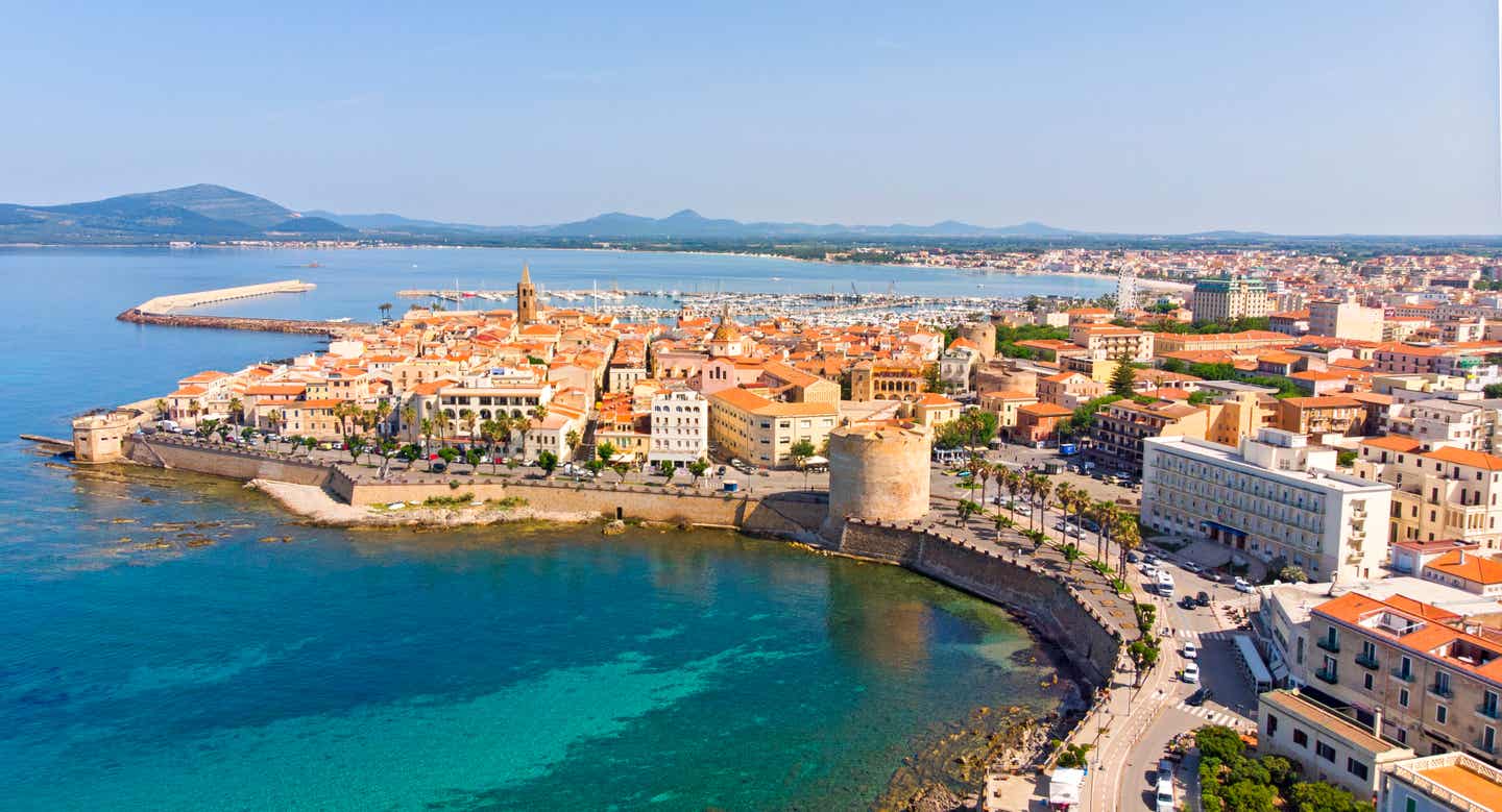 Sardiniens Hotels: Luftaufnahme von Alghero