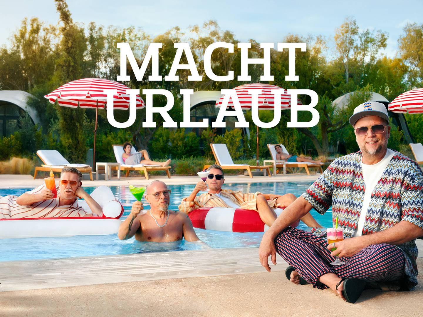 Sich mal völlig selbst vergessen: Urlauber entspannen am Pool
