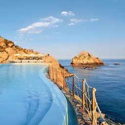 italien-sizilien-unahotels-capotaormina-pool-704x512px-LP.jpg