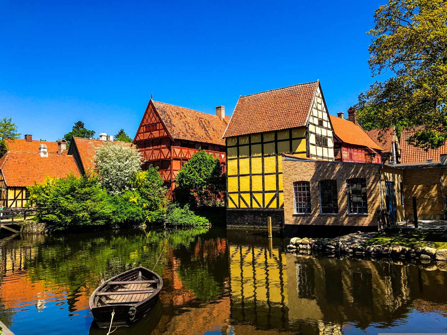 Fluss mit Stadtansicht von Aarhus in Dänemark