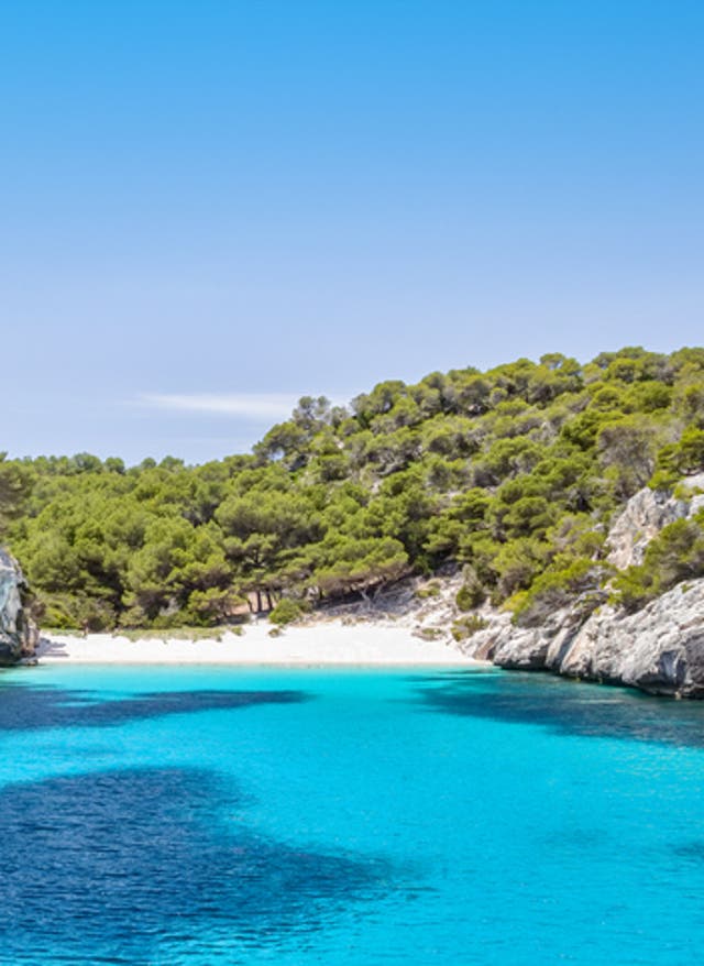 Pauschalreise auf Menorca buchen Reiseziel im September. Bucht auf Menorca.