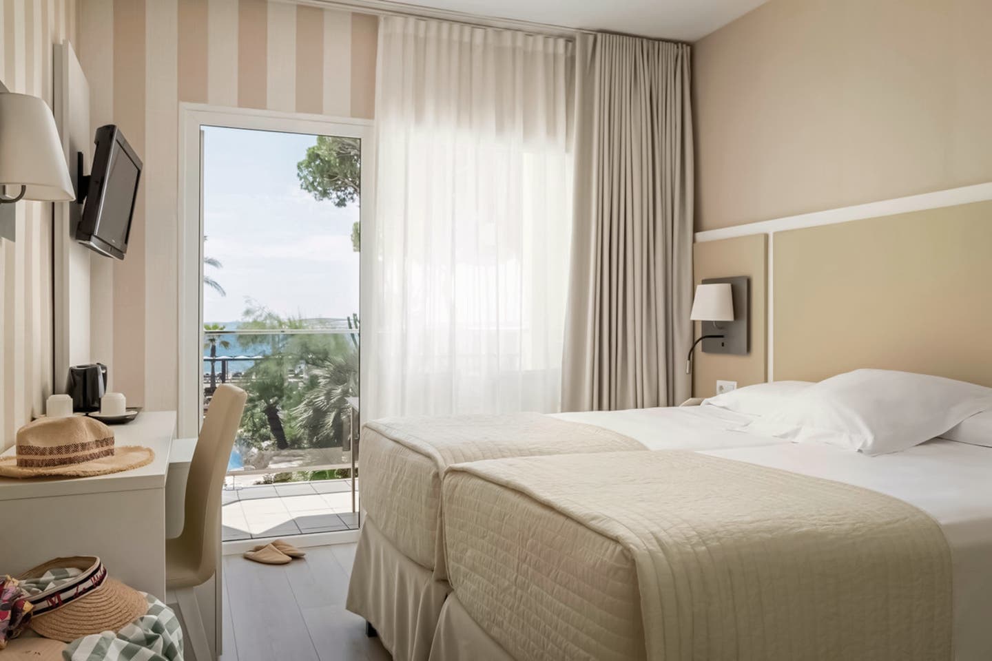 Wohnbeispiel Doppelzimmer Poolblick oder Meerblick