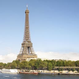 paris-eiffelturm-t-156352615.jpg