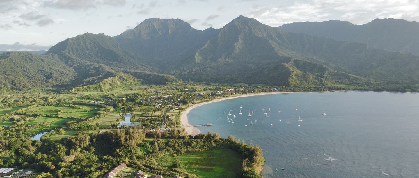 Beste Reisezeit Hawaii: Blick auf Hanalei Bay in Kauai