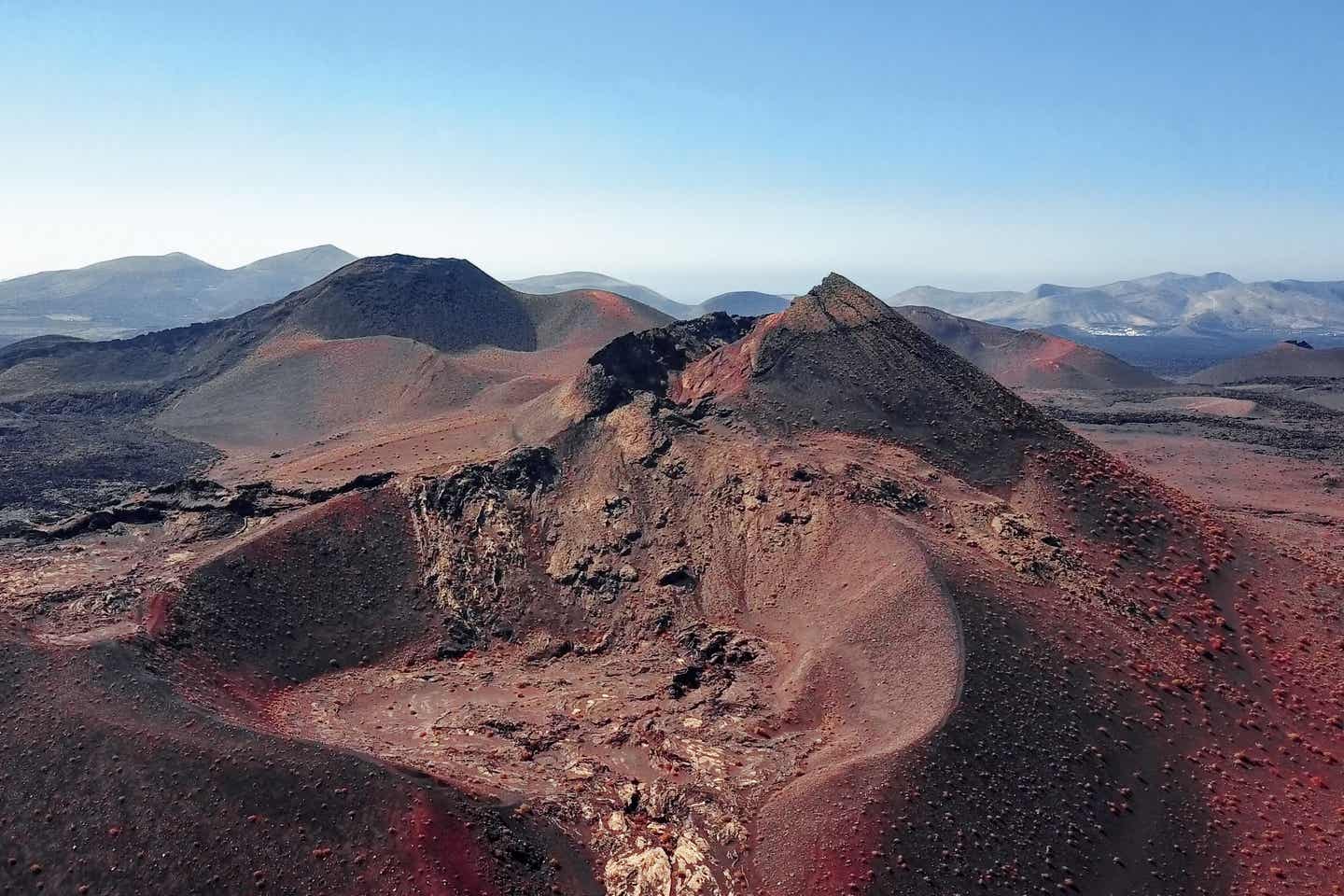 Lanzarote Urlaub: Vulkanlandschaft im Nationalpark Timanfaya