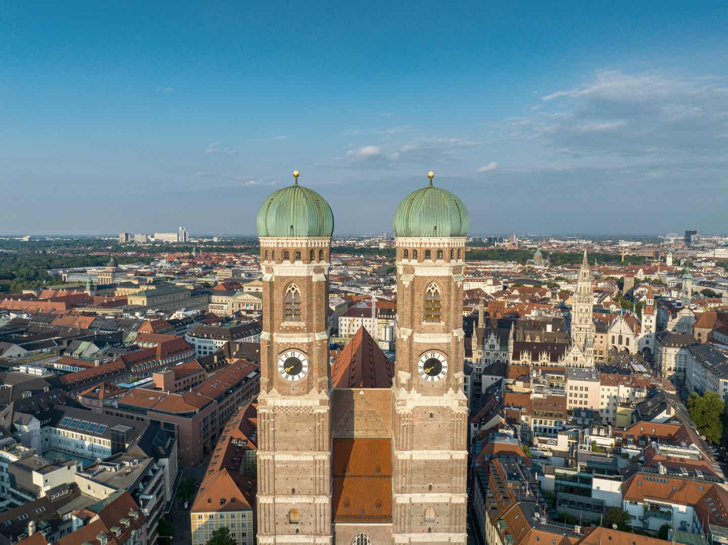 Blick auf die Frauenkirche von München