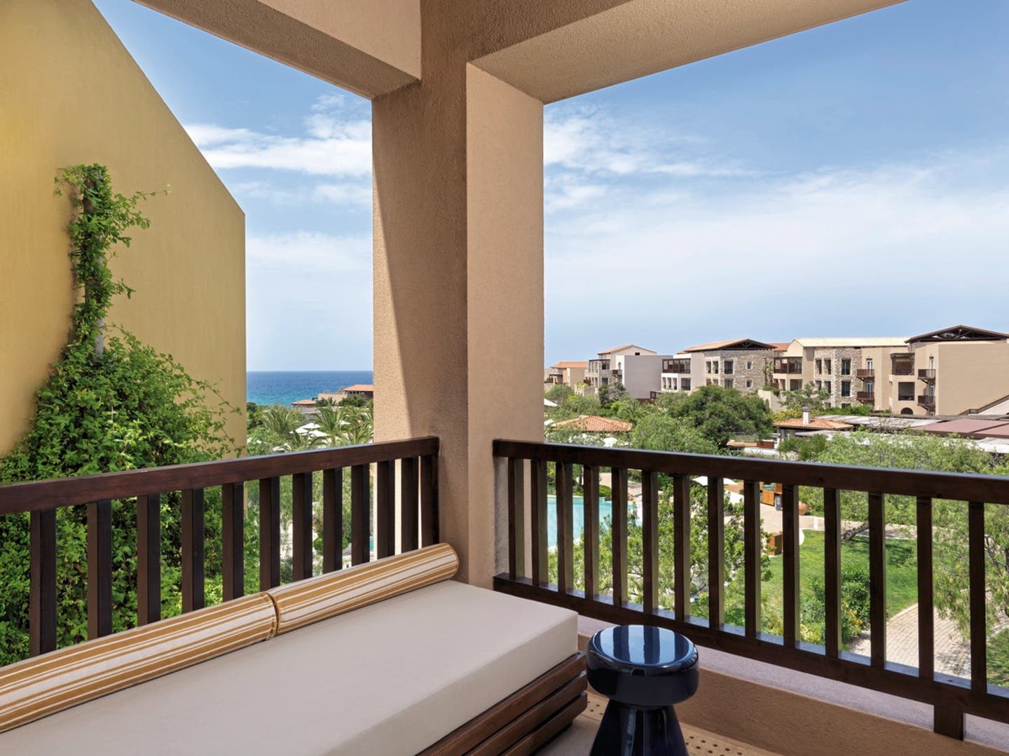 Deluxe Partial Sea View
