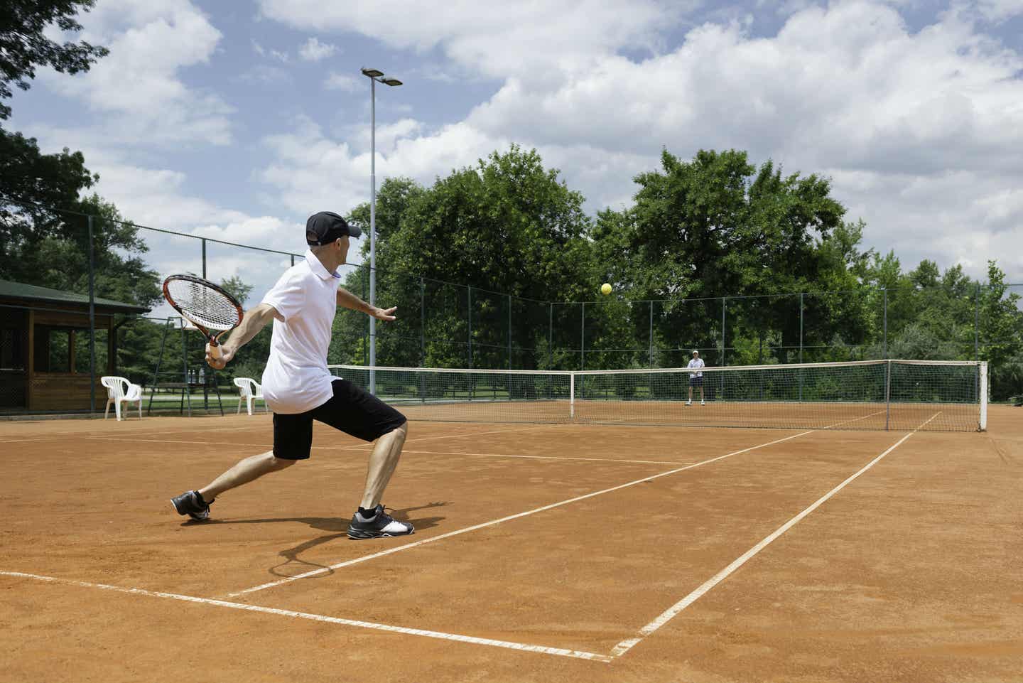 Was Tennisspieler mögen: ein flottes Match unter freiem Himmel