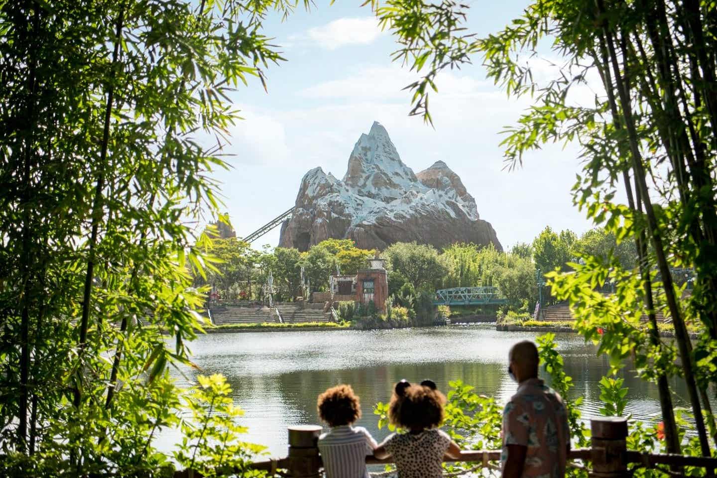 Disney's Animal Kingdom mit See und Berg