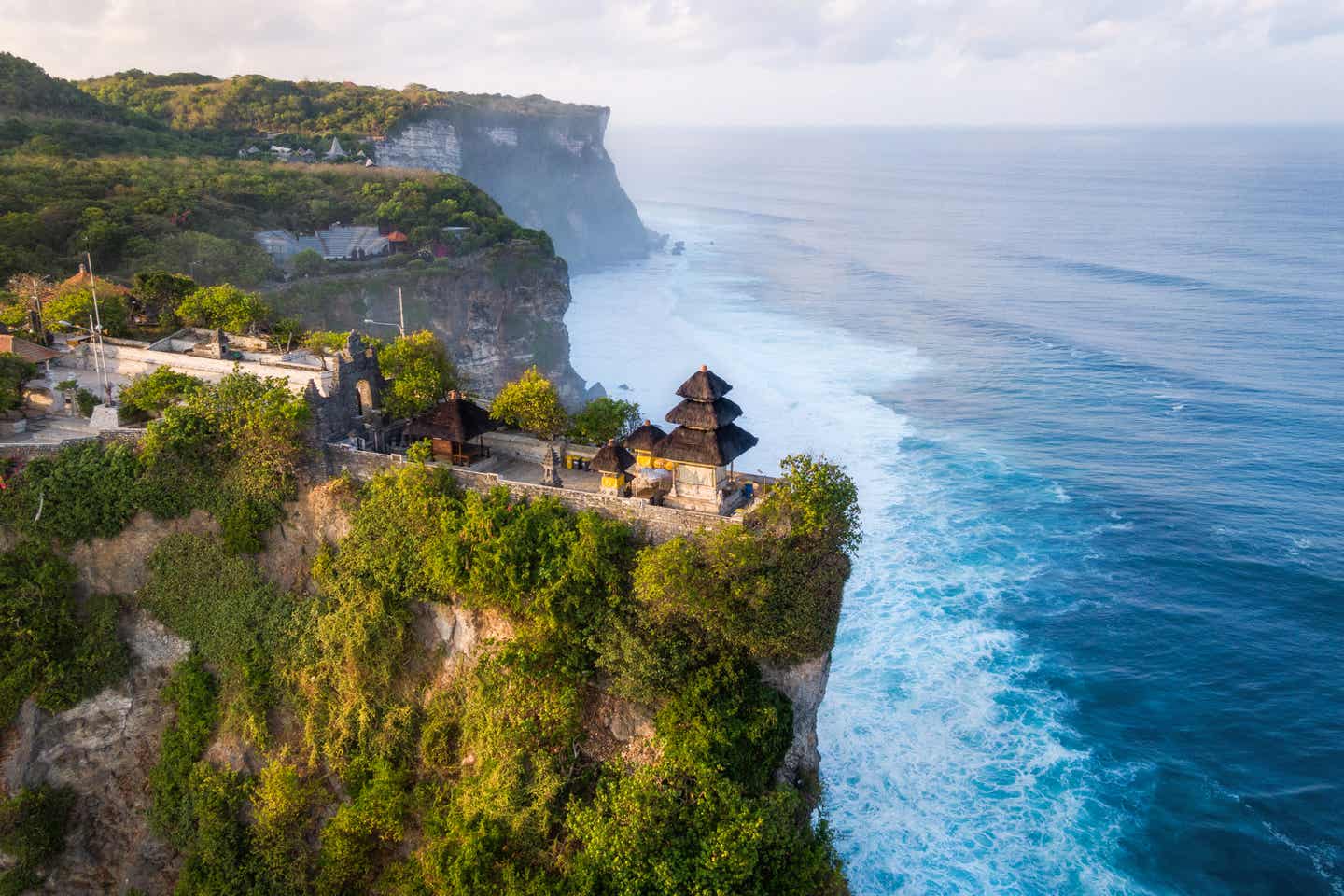 Luhur Uluwatu: Balis Tempel in Steilkippenlage