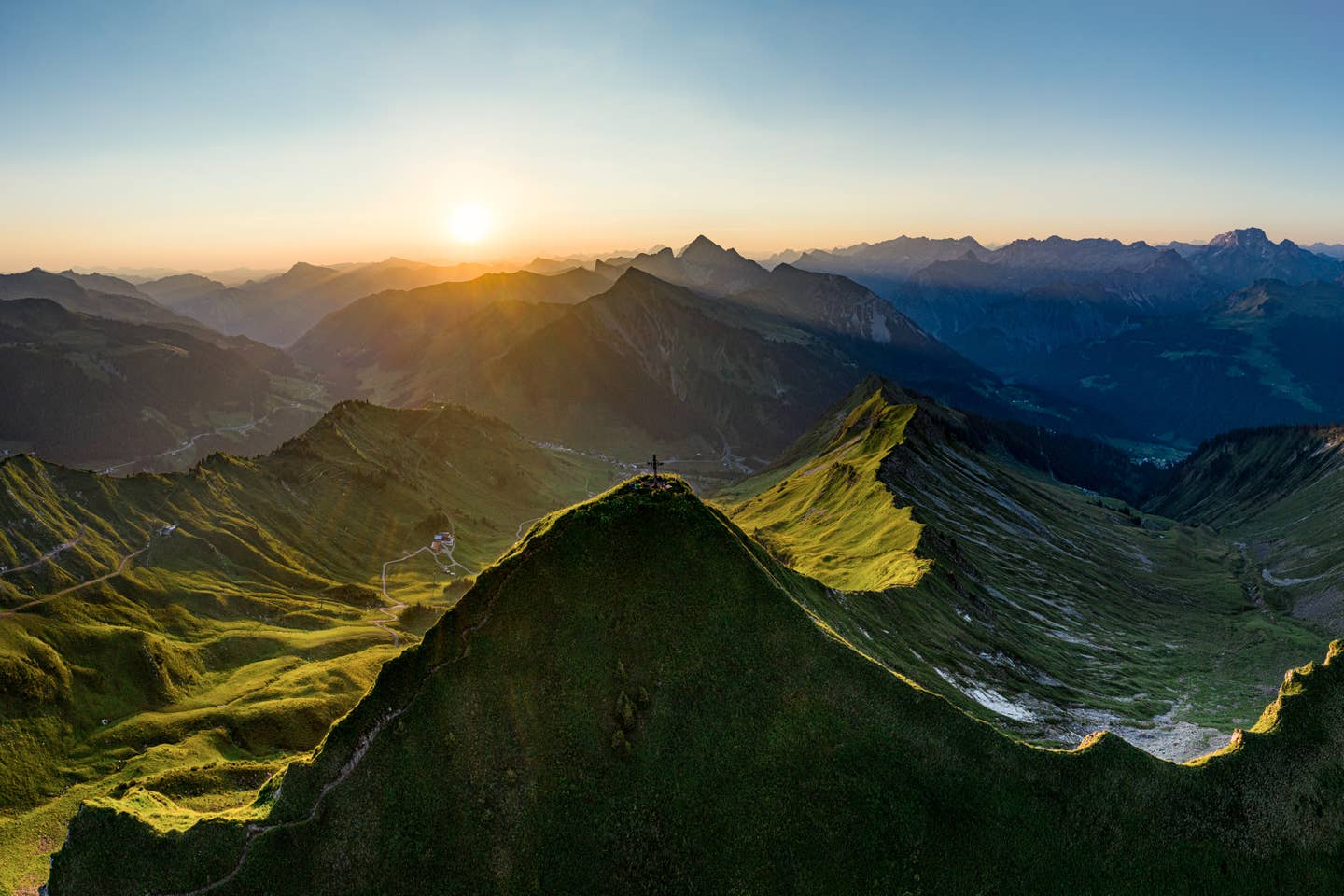 Aktivurlaub in Österreich: Gipfelpanorama im Sonnenuntergang